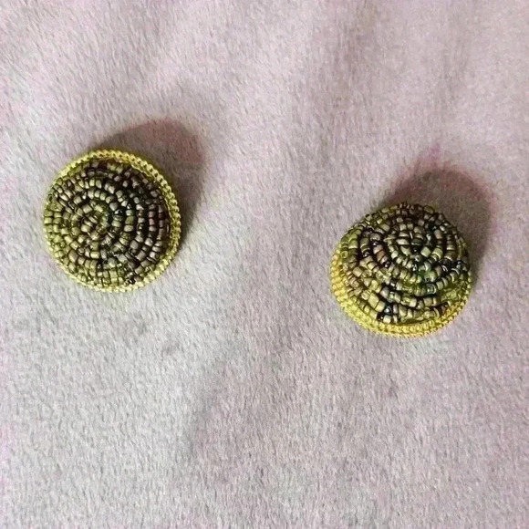 Vintage beaded snap back earrings - Picture 2 of 5